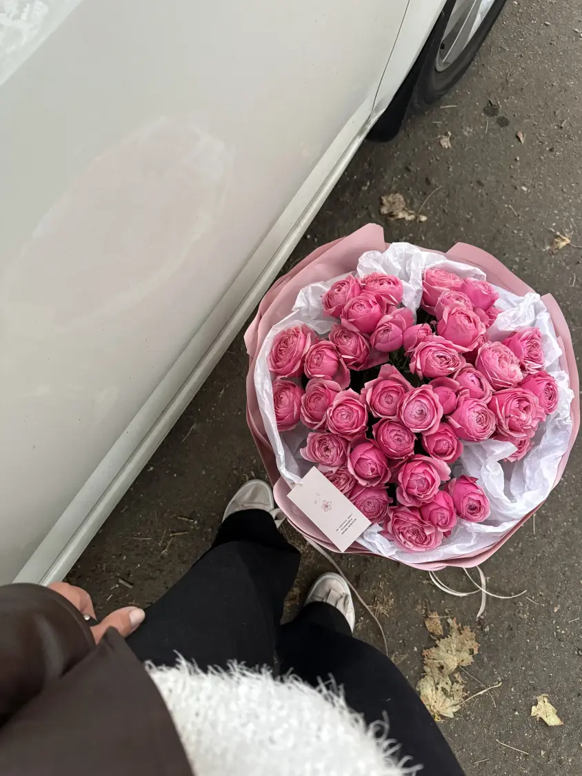 Моно из кустовых пионовидных роз
