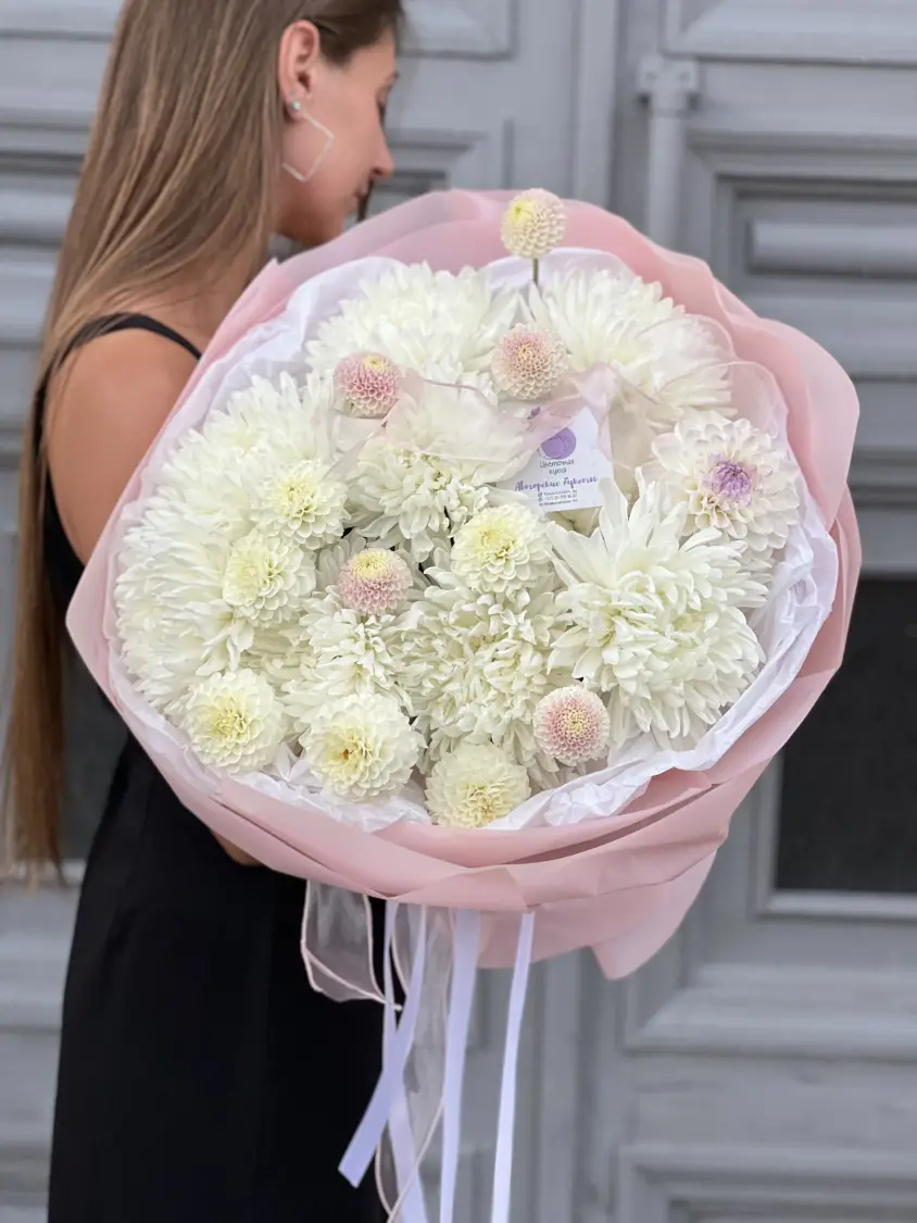 Зефирное дуо из хризантем и георгинов