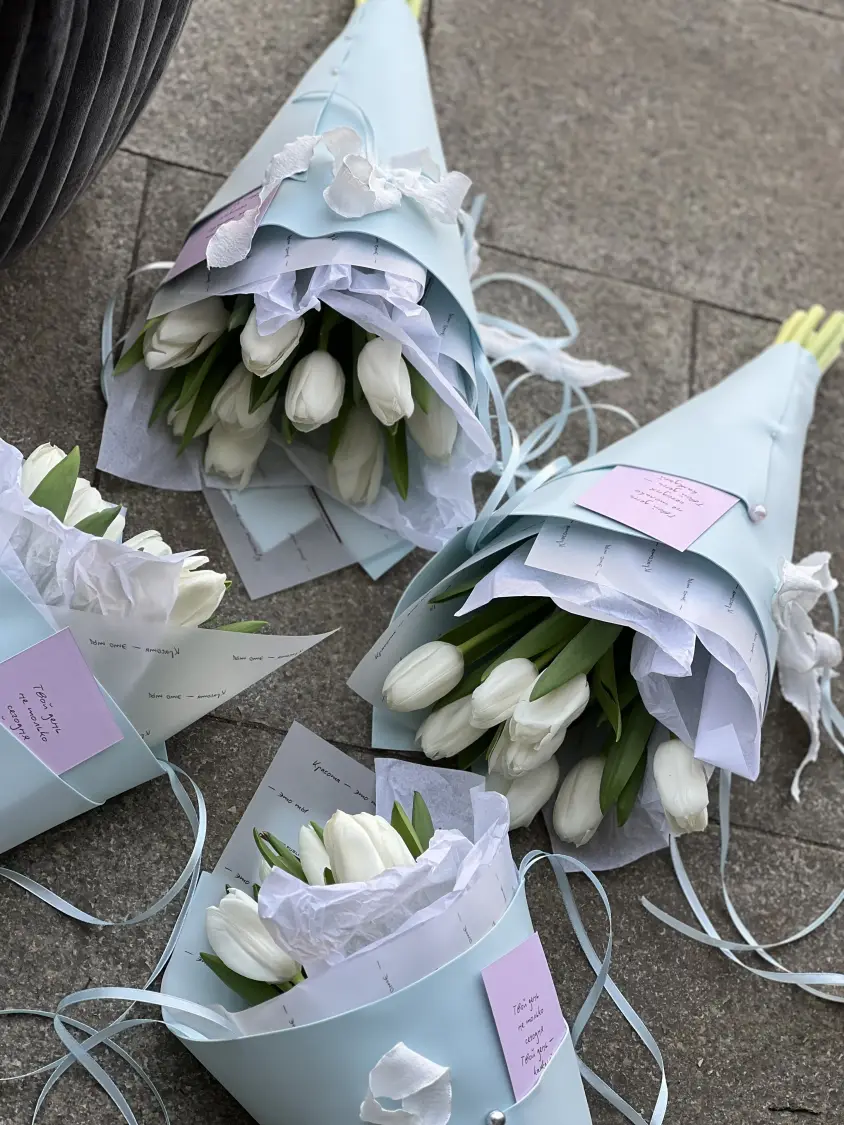 Тюльпаны в дизайнерских кулечках